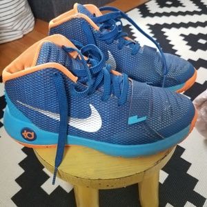 Boys Nike Kd sneaker size 4
